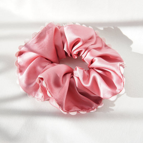 Bunte Upcycling Scrunchies mit dekorativer Kante