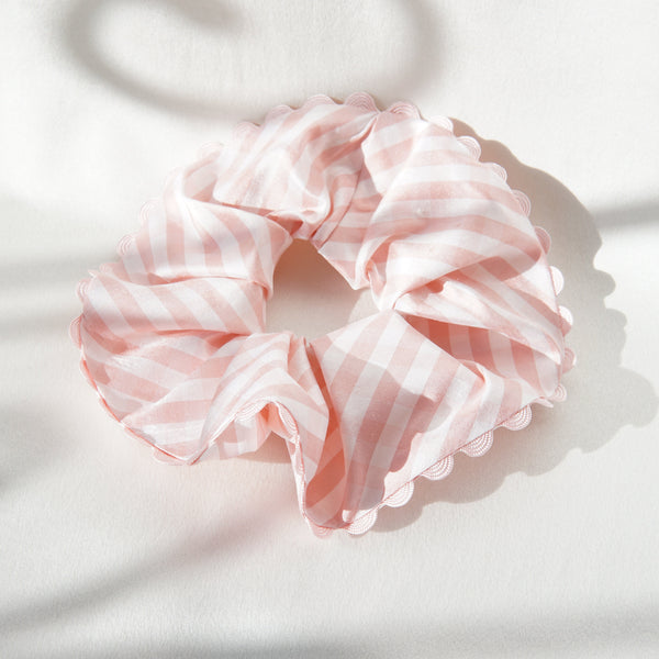 Bunte Upcycling Scrunchies mit dekorativer Kante