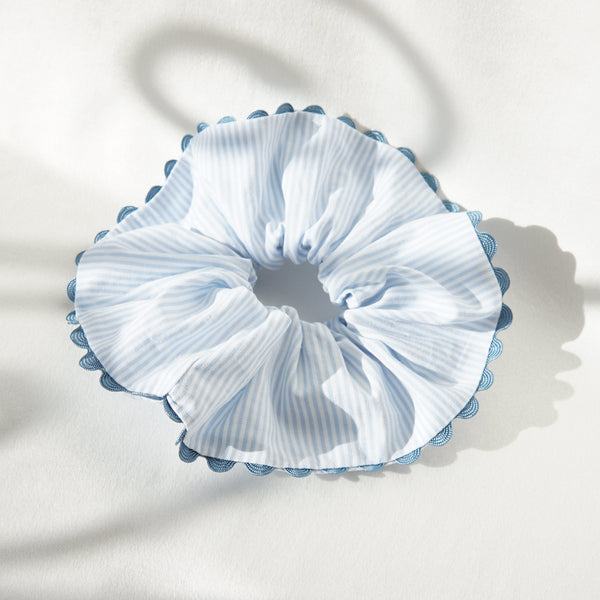 Bunte Upcycling Scrunchies mit dekorativer Kante