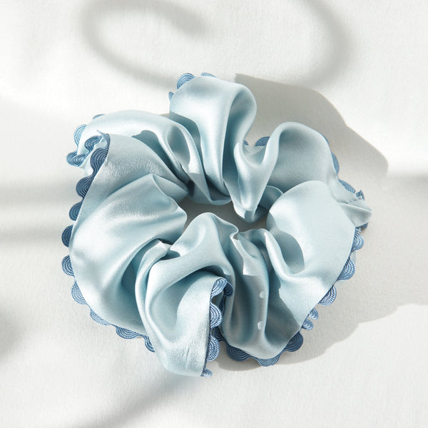 Bunte Upcycling Scrunchies mit dekorativer Kante