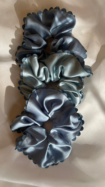 Bunte Upcycling Scrunchies mit dekorativer Kante